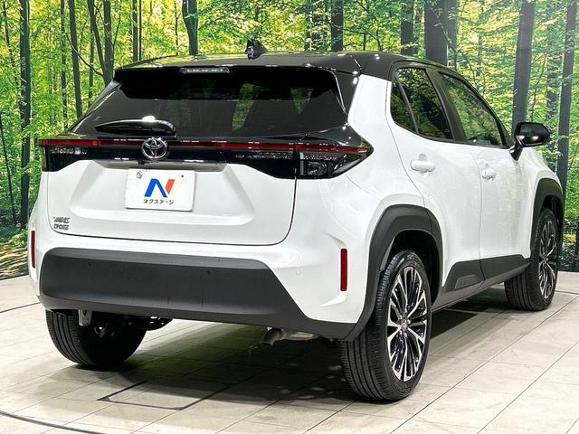 ヤリスクロス Ｚ　２トーンカラー　純正８型ナビ　全周囲カメラ　シ－トヒ－タ－　ステアリングヒーター　セ－フティセンス　レーダークルーズコントロール　ブラインドスポットモニター　ドラレコ　ＥＴＣ　禁煙車　ワンオーナー（17枚目）