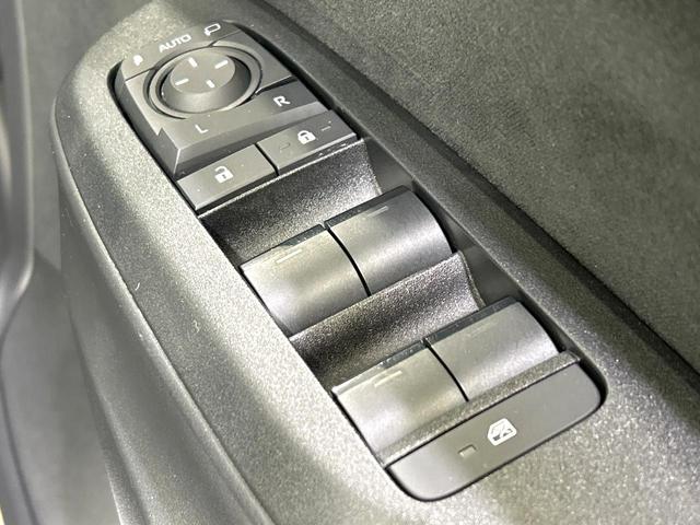 ヤリスクロス Ｚ　２トーンカラー　純正８型ナビ　全周囲カメラ　シ－トヒ－タ－　ステアリングヒーター　セ－フティセンス　レーダークルーズコントロール　ブラインドスポットモニター　ドラレコ　ＥＴＣ　禁煙車　ワンオーナー（37枚目）