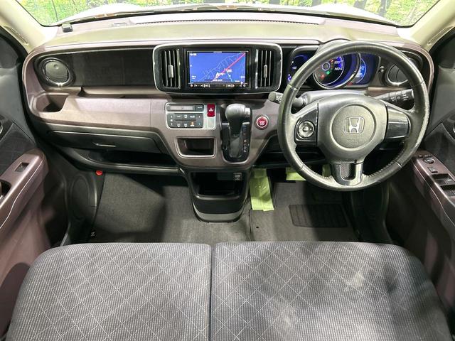Ｎ－ＯＮＥ プレミアム・Ｌパッケージ　禁煙車　ナビ　バックカメラ　ＨＩＤヘッドライト　スマートキー　オートライト　オートエアコン　ＣＤ／ＤＶＤ再生　革巻きステアリング　フォグライト　地デジ　プライバシーガラス　ワンオーナー（2枚目）