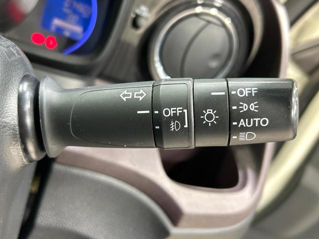 Ｎ－ＯＮＥ プレミアム・Ｌパッケージ　禁煙車　ナビ　バックカメラ　ＨＩＤヘッドライト　スマートキー　オートライト　オートエアコン　ＣＤ／ＤＶＤ再生　革巻きステアリング　フォグライト　地デジ　プライバシーガラス　ワンオーナー（7枚目）