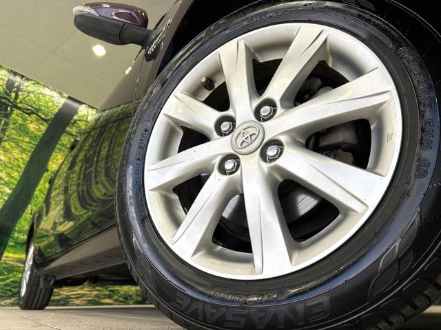 アクア Ｓ　中期　純正ナビ　セ－フティセンス　スマートキー　ＥＴＣ　純正ＯＰ１５インチＡＷ　オートハイビーム　オートライト　オートエアコン　Ｂｌｕｅｔｏｏｔｈ　ＣＤ／ＤＶＤ再生　地デジ　禁煙車　ワンオーナー（13枚目）