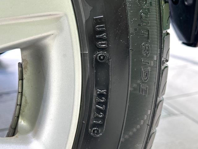 アクア Ｓ　中期　純正ナビ　セ－フティセンス　スマートキー　ＥＴＣ　純正ＯＰ１５インチＡＷ　オートハイビーム　オートライト　オートエアコン　Ｂｌｕｅｔｏｏｔｈ　ＣＤ／ＤＶＤ再生　地デジ　禁煙車　ワンオーナー（23枚目）