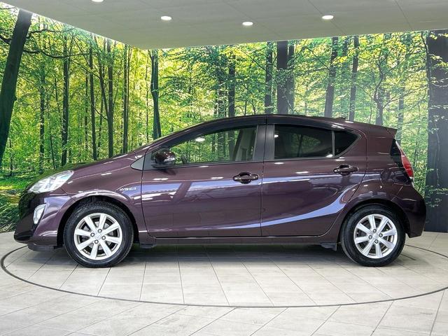 アクア Ｓ　中期　純正ナビ　セ－フティセンス　スマートキー　ＥＴＣ　純正ＯＰ１５インチＡＷ　オートハイビーム　オートライト　オートエアコン　Ｂｌｕｅｔｏｏｔｈ　ＣＤ／ＤＶＤ再生　地デジ　禁煙車　ワンオーナー（26枚目）