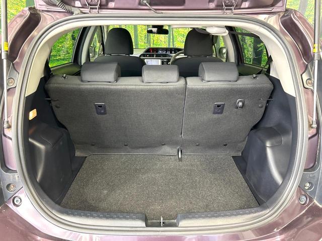 アクア Ｓ　中期　純正ナビ　セ－フティセンス　スマートキー　ＥＴＣ　純正ＯＰ１５インチＡＷ　オートハイビーム　オートライト　オートエアコン　Ｂｌｕｅｔｏｏｔｈ　ＣＤ／ＤＶＤ再生　地デジ　禁煙車　ワンオーナー（32枚目）