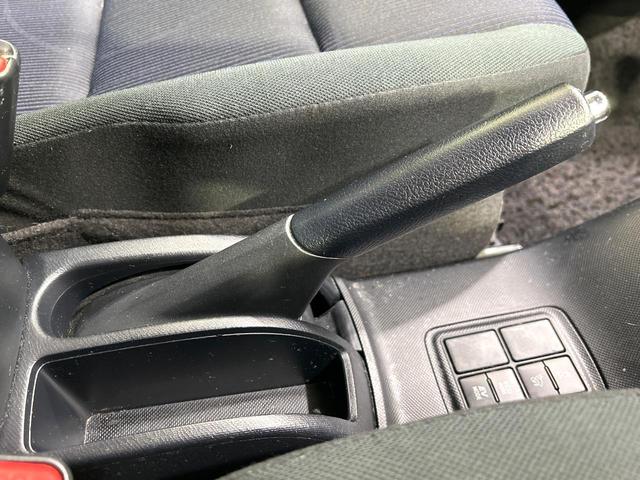 アクア Ｓ　中期　純正ナビ　セ－フティセンス　スマートキー　ＥＴＣ　純正ＯＰ１５インチＡＷ　オートハイビーム　オートライト　オートエアコン　Ｂｌｕｅｔｏｏｔｈ　ＣＤ／ＤＶＤ再生　地デジ　禁煙車　ワンオーナー（41枚目）