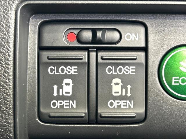 オデッセイハイブリッド ハイブリッドアブソルート・ホンダセンシングＥＸパック　純正ナビ　フリップダウンモニター　バックカメラ　両側パワスラ　ホンダセンシング　アダプティブクルーズコントロール　ドラレコ　ＥＴＣ　ＬＥＤヘッドライト　ハーフレザーシート　純正１７インチＡＷ　禁煙車（6枚目）