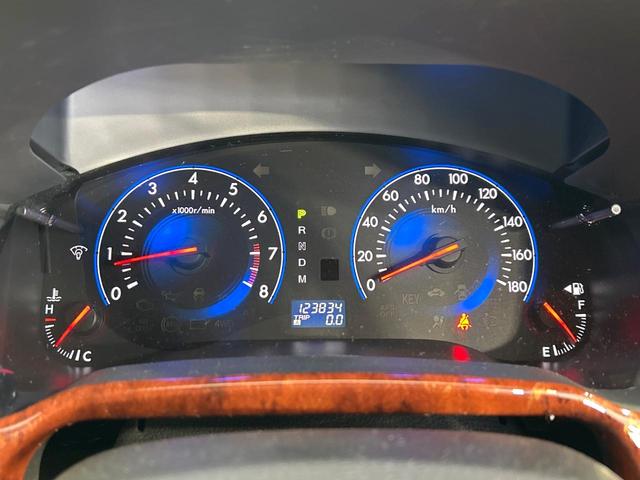 ＭＰＶ ２３Ｔ　ターボ　純正ナビ　フリップダウンモニター　バックカメラ　両側パワスラ　ＨＩＤヘッドライト　スマートキー　リアオ－トエアコン　ＥＴＣ　オ－トエアコン　禁煙車　ワンオーナー（32枚目）