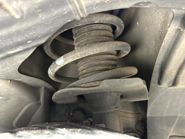 お車を安心してお乗りいただく為には、足回りの定期点検が欠かせません。サービスサポート（有償保証）では無料点検もご提供しており、安心のカーライフをお過ごしいただけるサポート体制が整っています。