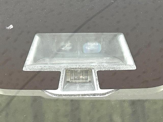 【レーダーブレーキサポート】走行中に前方の車両等を認識し、衝突しそうな時は警報とブレーキで衝突回避と被害軽減をアシスト。より安全にドライブをお楽しみいただけます。