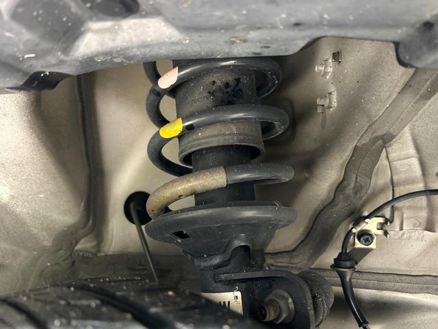 お車を安心してお乗りいただく為には、足回りの定期点検が欠かせません。サービスサポート（有償保証）では無料点検もご提供しており、安心のカーライフをお過ごしいただけるサポート体制が整っています。