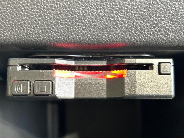 ムーヴキャンバス Ｘリミテッドメイクアップ　ＳＡＩＩＩ　２トーンカラー　ナビ　バックカメラ　両側パワスラ　スマートアシスト　ＥＴＣ　アイドリングストップ　Ｂｌｕｅｔｏｏｔｈ　スマートキー　フルセグ　ＣＤ／ＤＶＤ再生　禁煙車　ワンオーナー（7枚目）