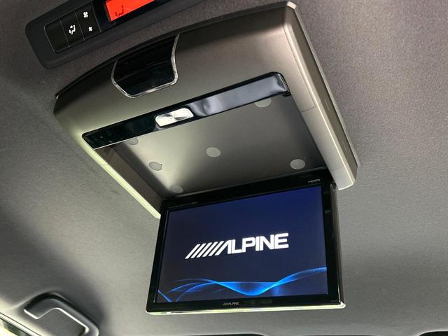 【フリップダウンモニター】大画面モニターで後席でもエンタメをお楽しみいただけます。小さなお子様にも大人気の装備です♪