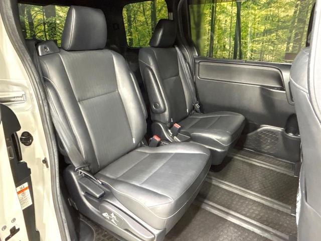 後部座席も気になるようなキズ・汚れやへたり等、大きなダメージはなく、良好な状態です。