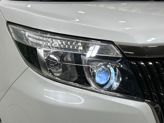 【ＬＥＤヘッドライト】悪天候や夜間走行時も良好な視界を確保し安心して運転できる高輝度ＬＥＤヘッドライトを装備！点灯速度が早く、消費電力も抑えられています。