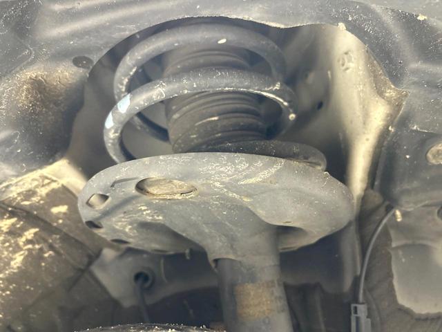 お車を安心してお乗りいただく為には、足回りの定期点検が欠かせません。サービスサポート（有償保証）では無料点検もご提供しており、安心のカーライフをお過ごしいただけるサポート体制が整っています。