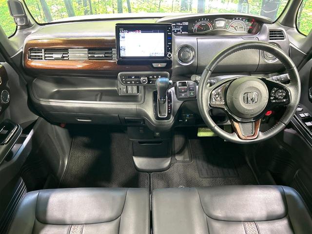 Ｎ－ＢＯＸカスタム Ｌターボ　後期　２トーンカラー　純正８型ナビ　フリップダウンモニター　バックカメラ　両側パワスラ　シ－トヒ－タ－　ドラレコ　ＥＴＣ　ＬＥＤヘッドライト　Ｂｌｕｅｔｏｏｔｈ　禁煙車　ワンオーナー（2枚目）