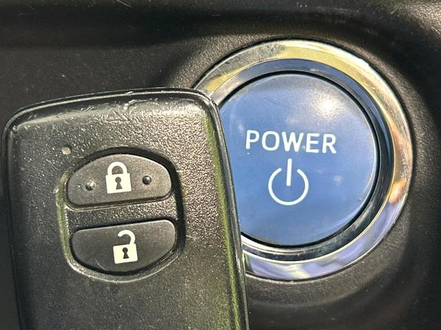 アクア S ナビ バックカメラ スマートキー フルセグTV Bluetooth ビルトインETC オートライト オートエアコン CD/DVD再生 ドアバイザー プライバシーガラス 禁煙車 ワンオーナー(5枚目)