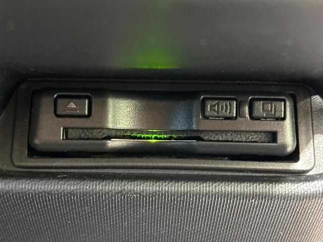 アクア S ナビ バックカメラ スマートキー フルセグTV Bluetooth ビルトインETC オートライト オートエアコン CD/DVD再生 ドアバイザー プライバシーガラス 禁煙車 ワンオーナー(6枚目)