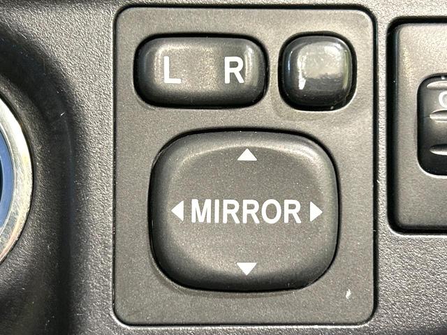 アクア S ナビ バックカメラ スマートキー フルセグTV Bluetooth ビルトインETC オートライト オートエアコン CD/DVD再生 ドアバイザー プライバシーガラス 禁煙車 ワンオーナー(7枚目)