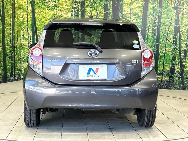 アクア S ナビ バックカメラ スマートキー フルセグTV Bluetooth ビルトインETC オートライト オートエアコン CD/DVD再生 ドアバイザー プライバシーガラス 禁煙車 ワンオーナー(15枚目)