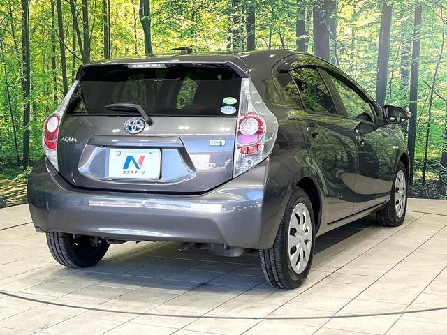 アクア S ナビ バックカメラ スマートキー フルセグTV Bluetooth ビルトインETC オートライト オートエアコン CD/DVD再生 ドアバイザー プライバシーガラス 禁煙車 ワンオーナー(17枚目)