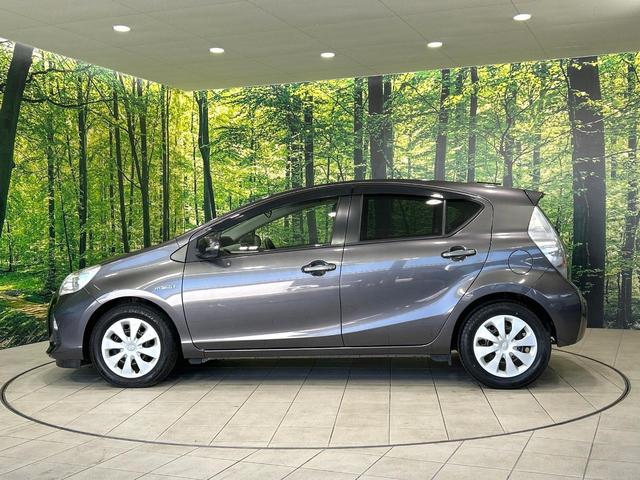 アクア S ナビ バックカメラ スマートキー フルセグTV Bluetooth ビルトインETC オートライト オートエアコン CD/DVD再生 ドアバイザー プライバシーガラス 禁煙車 ワンオーナー(28枚目)