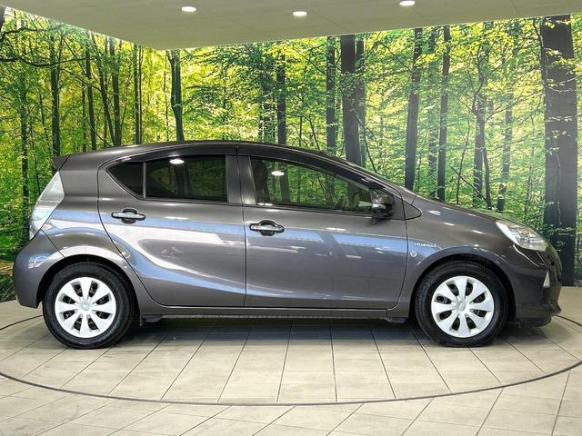 アクア S ナビ バックカメラ スマートキー フルセグTV Bluetooth ビルトインETC オートライト オートエアコン CD/DVD再生 ドアバイザー プライバシーガラス 禁煙車 ワンオーナー(31枚目)