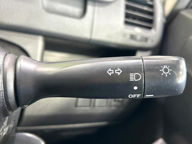 ヴォクシー X 後期 純正ナビ バックカメラ ETC 両側スライドドア キ-レスエントリ- 純正15インチAW 電動格納ミラー デュアルオートエアコン 禁煙車 ワンオーナー(28枚目)