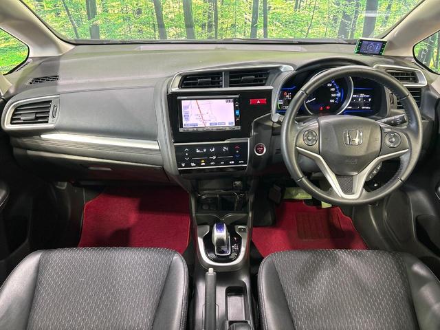 フィットハイブリッド Ｌパッケージ　純正ナビ　バックカメラ　シティブレーキアクティブシステム　クルーズコントロール　ハ－フレザ－シ－ト　ＬＥＤヘッドライト　Ｂｌｕｅｔｏｏｔｈ　スマートキー　ＥＴＣ　禁煙車　ワンオーナー（2枚目）