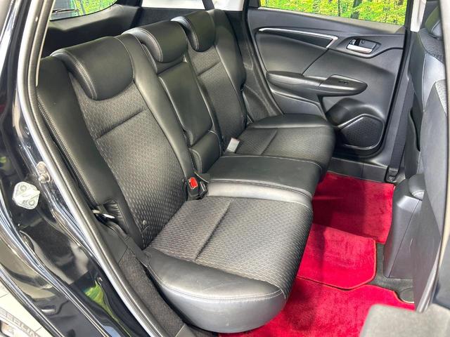 フィットハイブリッド Ｌパッケージ　純正ナビ　バックカメラ　シティブレーキアクティブシステム　クルーズコントロール　ハ－フレザ－シ－ト　ＬＥＤヘッドライト　Ｂｌｕｅｔｏｏｔｈ　スマートキー　ＥＴＣ　禁煙車　ワンオーナー（9枚目）