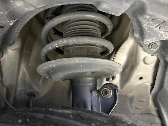 ヴィッツ ハイブリッドU 純正ナビ バックカメラ シ-トヒ-タ- セ-フティセンス クルーズコントロール LEDヘッドライト スマートキー Bluetooth 純正革巻きステアリング 禁煙車 ワンオーナー(20枚目)