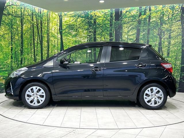 ヴィッツ ハイブリッドU 純正ナビ バックカメラ シ-トヒ-タ- セ-フティセンス クルーズコントロール LEDヘッドライト スマートキー Bluetooth 純正革巻きステアリング 禁煙車 ワンオーナー(23枚目)