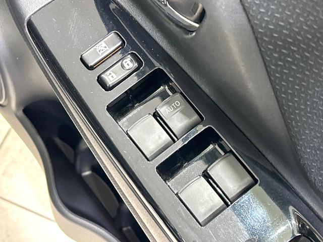 ヴィッツ ハイブリッドU 純正ナビ バックカメラ シ-トヒ-タ- セ-フティセンス クルーズコントロール LEDヘッドライト スマートキー Bluetooth 純正革巻きステアリング 禁煙車 ワンオーナー(33枚目)