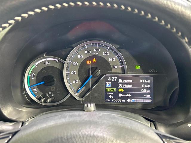 ヴィッツ ハイブリッドU 純正ナビ バックカメラ シ-トヒ-タ- セ-フティセンス クルーズコントロール LEDヘッドライト スマートキー Bluetooth 純正革巻きステアリング 禁煙車 ワンオーナー(41枚目)