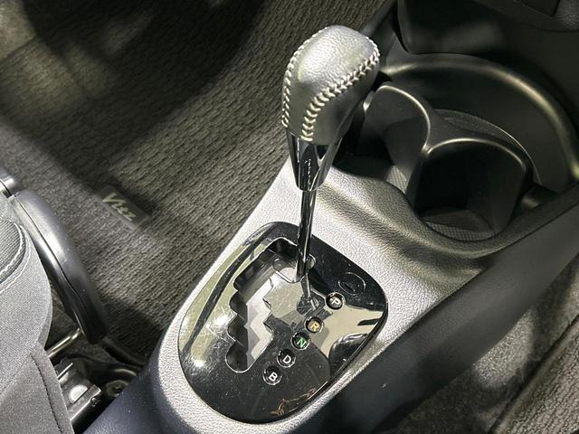 ヴィッツ ハイブリッドU 純正ナビ バックカメラ シ-トヒ-タ- セ-フティセンス クルーズコントロール LEDヘッドライト スマートキー Bluetooth 純正革巻きステアリング 禁煙車 ワンオーナー(42枚目)