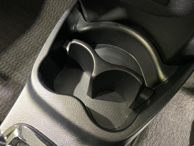 ヴィッツ ハイブリッドU 純正ナビ バックカメラ シ-トヒ-タ- セ-フティセンス クルーズコントロール LEDヘッドライト スマートキー Bluetooth 純正革巻きステアリング 禁煙車 ワンオーナー(43枚目)