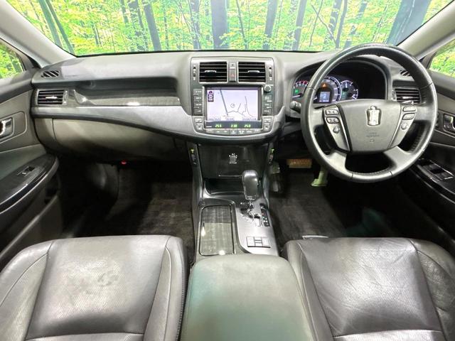 クラウン ２．５アスリート　アニバーサリーエディション　サンルーフ　メ－カ－ナビ　バックカメラ　黒革シート　シ－トベンチレ－ション　パワーシート　クルーズコントロール　ＨＩＤヘッドライト　純正１８インチＡＷ　禁煙車　ワンオーナー（2枚目）