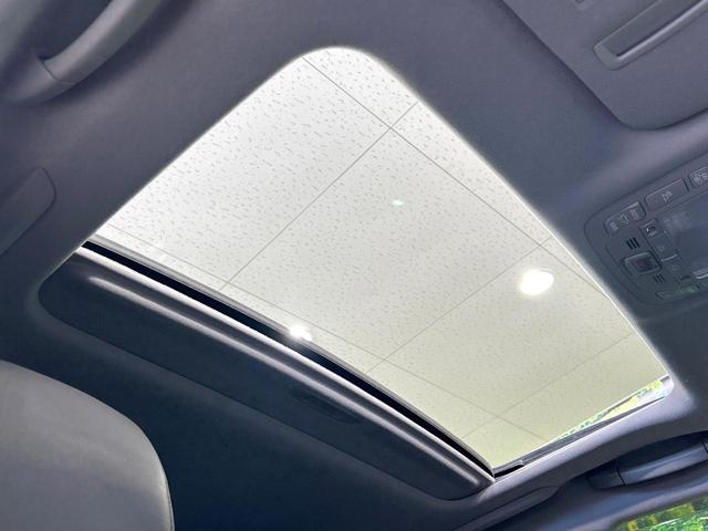 クラウン ２．５アスリート　アニバーサリーエディション　サンルーフ　メ－カ－ナビ　バックカメラ　黒革シート　シ－トベンチレ－ション　パワーシート　クルーズコントロール　ＨＩＤヘッドライト　純正１８インチＡＷ　禁煙車　ワンオーナー（3枚目）