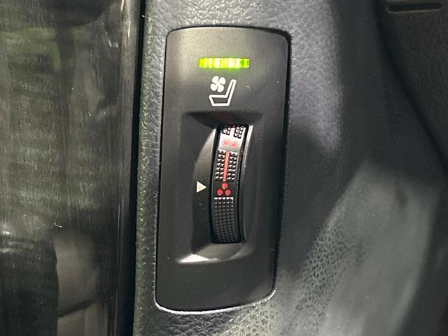 クラウン ２．５アスリート　アニバーサリーエディション　サンルーフ　メ－カ－ナビ　バックカメラ　黒革シート　シ－トベンチレ－ション　パワーシート　クルーズコントロール　ＨＩＤヘッドライト　純正１８インチＡＷ　禁煙車　ワンオーナー（6枚目）