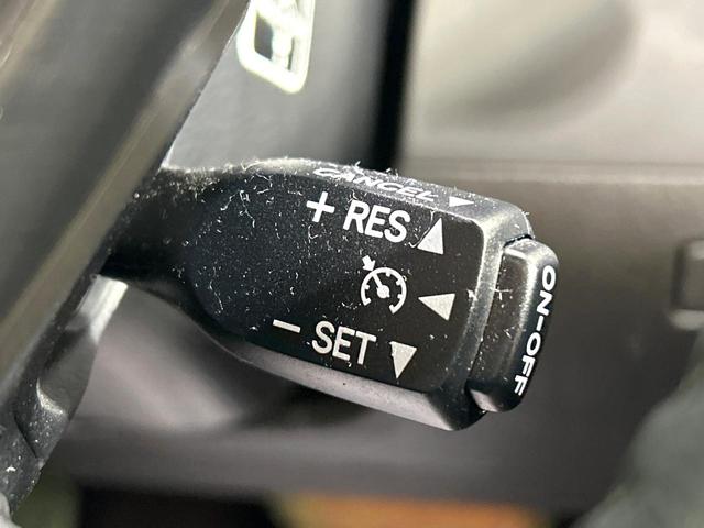 クラウン ２．５アスリート　アニバーサリーエディション　サンルーフ　メ－カ－ナビ　バックカメラ　黒革シート　シ－トベンチレ－ション　パワーシート　クルーズコントロール　ＨＩＤヘッドライト　純正１８インチＡＷ　禁煙車　ワンオーナー（8枚目）