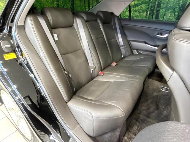 クラウン ２．５アスリート　アニバーサリーエディション　サンルーフ　メ－カ－ナビ　バックカメラ　黒革シート　シ－トベンチレ－ション　パワーシート　クルーズコントロール　ＨＩＤヘッドライト　純正１８インチＡＷ　禁煙車　ワンオーナー（10枚目）