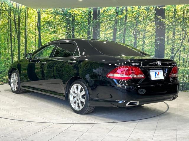 クラウン ２．５アスリート　アニバーサリーエディション　サンルーフ　メ－カ－ナビ　バックカメラ　黒革シート　シ－トベンチレ－ション　パワーシート　クルーズコントロール　ＨＩＤヘッドライト　純正１８インチＡＷ　禁煙車　ワンオーナー（28枚目）