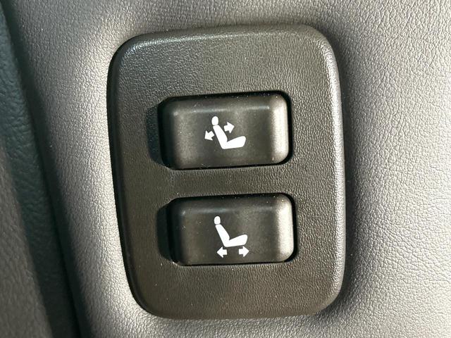 クラウン ２．５アスリート　アニバーサリーエディション　サンルーフ　メ－カ－ナビ　バックカメラ　黒革シート　シ－トベンチレ－ション　パワーシート　クルーズコントロール　ＨＩＤヘッドライト　純正１８インチＡＷ　禁煙車　ワンオーナー（37枚目）