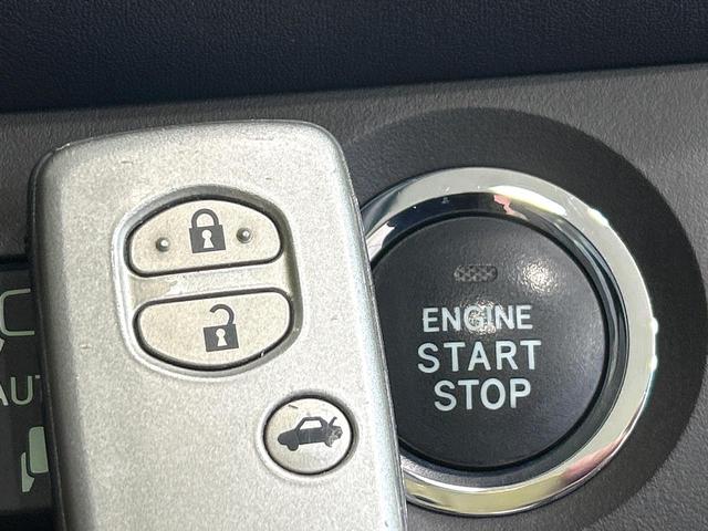 クラウン ２．５アスリート　アニバーサリーエディション　サンルーフ　メ－カ－ナビ　バックカメラ　黒革シート　シ－トベンチレ－ション　パワーシート　クルーズコントロール　ＨＩＤヘッドライト　純正１８インチＡＷ　禁煙車　ワンオーナー（41枚目）