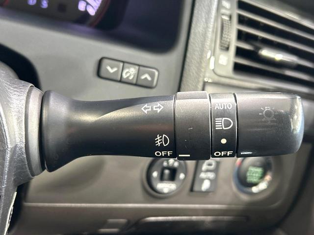 クラウン ２．５アスリート　アニバーサリーエディション　サンルーフ　メ－カ－ナビ　バックカメラ　黒革シート　シ－トベンチレ－ション　パワーシート　クルーズコントロール　ＨＩＤヘッドライト　純正１８インチＡＷ　禁煙車　ワンオーナー（45枚目）