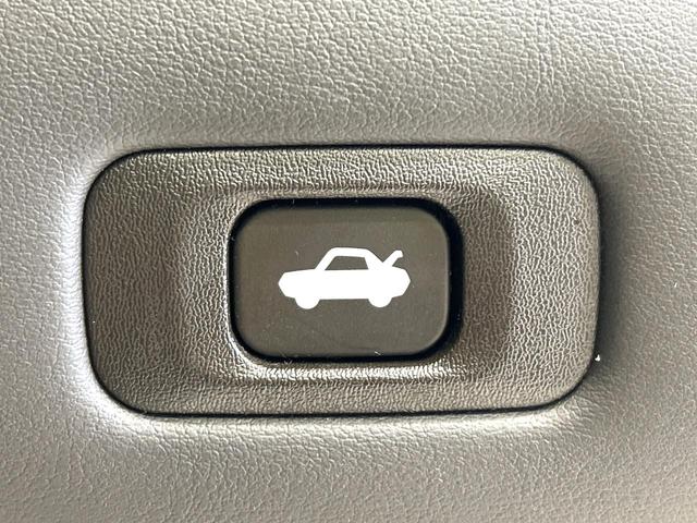 クラウン ２．５アスリート　アニバーサリーエディション　サンルーフ　メ－カ－ナビ　バックカメラ　黒革シート　シ－トベンチレ－ション　パワーシート　クルーズコントロール　ＨＩＤヘッドライト　純正１８インチＡＷ　禁煙車　ワンオーナー（46枚目）