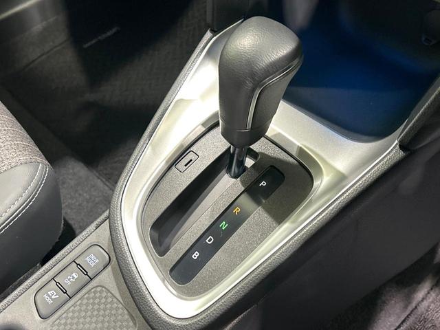 ヤリスクロス ハイブリッドＺ　純正８型ナビ　全周囲カメラ　セ－フティセンス　アダプティブクルーズコントロール　ブラインドスポットモニター　シ－トヒ－タ－　ハ－フレザ－シ－ト　ＬＥＤヘッドライト　ＥＴＣ　禁煙車　ワンオーナー（21枚目）