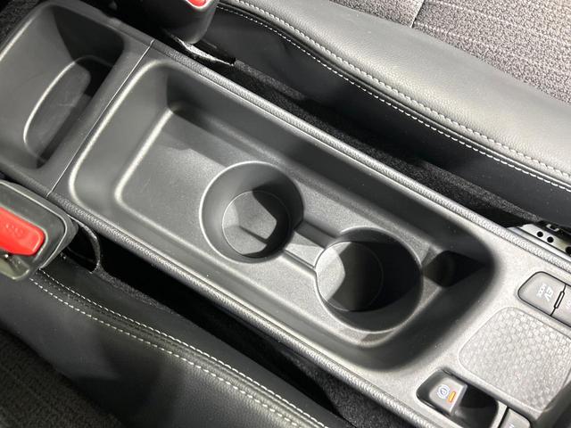 ヤリスクロス ハイブリッドＺ　純正８型ナビ　全周囲カメラ　セ－フティセンス　アダプティブクルーズコントロール　ブラインドスポットモニター　シ－トヒ－タ－　ハ－フレザ－シ－ト　ＬＥＤヘッドライト　ＥＴＣ　禁煙車　ワンオーナー（43枚目）