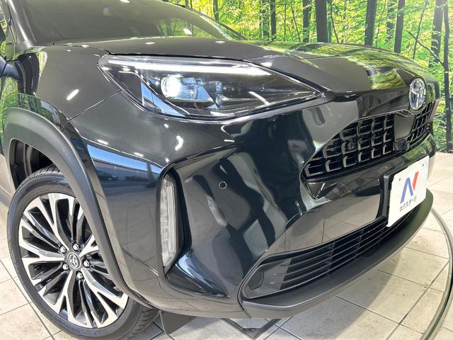 ヤリスクロス ハイブリッドＺ　純正８型ナビ　全周囲カメラ　セ－フティセンス　アダプティブクルーズコントロール　ブラインドスポットモニター　シ－トヒ－タ－　ハ－フレザ－シ－ト　ＬＥＤヘッドライト　ＥＴＣ　禁煙車　ワンオーナー（54枚目）