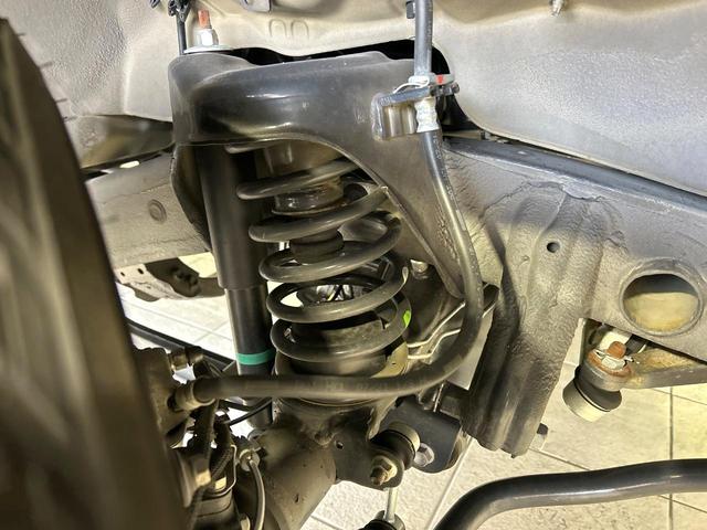 ジムニーシエラ ＪＣ　４ＷＤ　ＳＤナビ　バックカメラ　セーフティサポート　シートヒーター　スマートキー　ＬＥＤヘッドライト　クルーズコントロール　純正１５アルミ　オートハイビーム　誤発進抑制機能　ワンオーナー　禁煙車（20枚目）